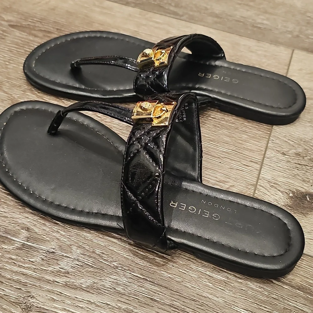 KURT GEIGER LONDON Black Thong Sandals Padlock & Quilted Strap Design Flip Flops - Picture 4 of 7